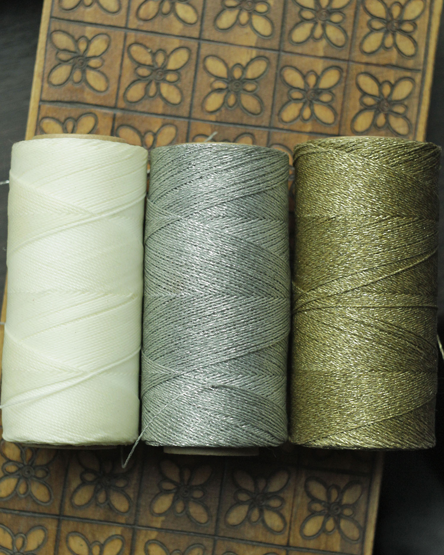Tusitalka_macrame thread_white-silver-gold