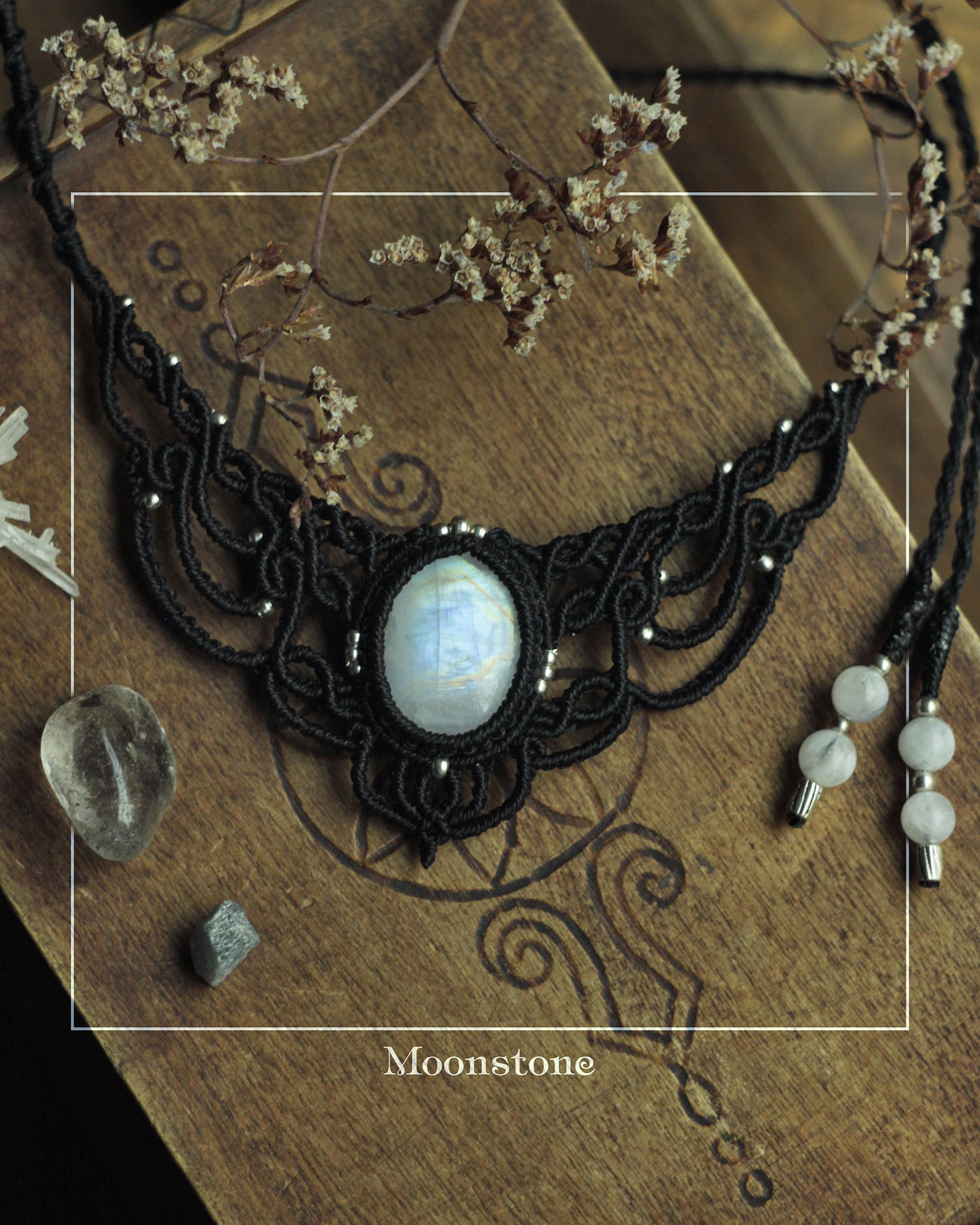 Tusitalka_macrame_choker-necklace_black_moonstone 3