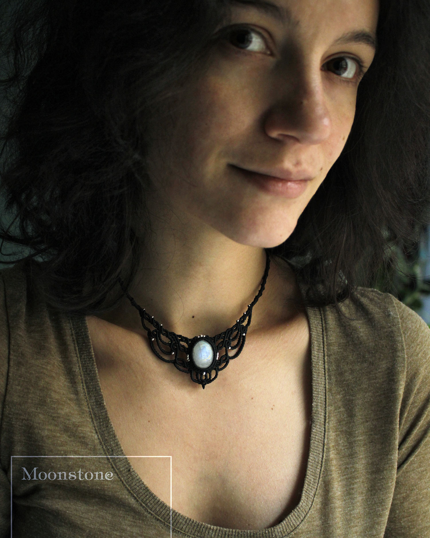 Tusitalka_macrame_choker-necklace_black_moonstone 5