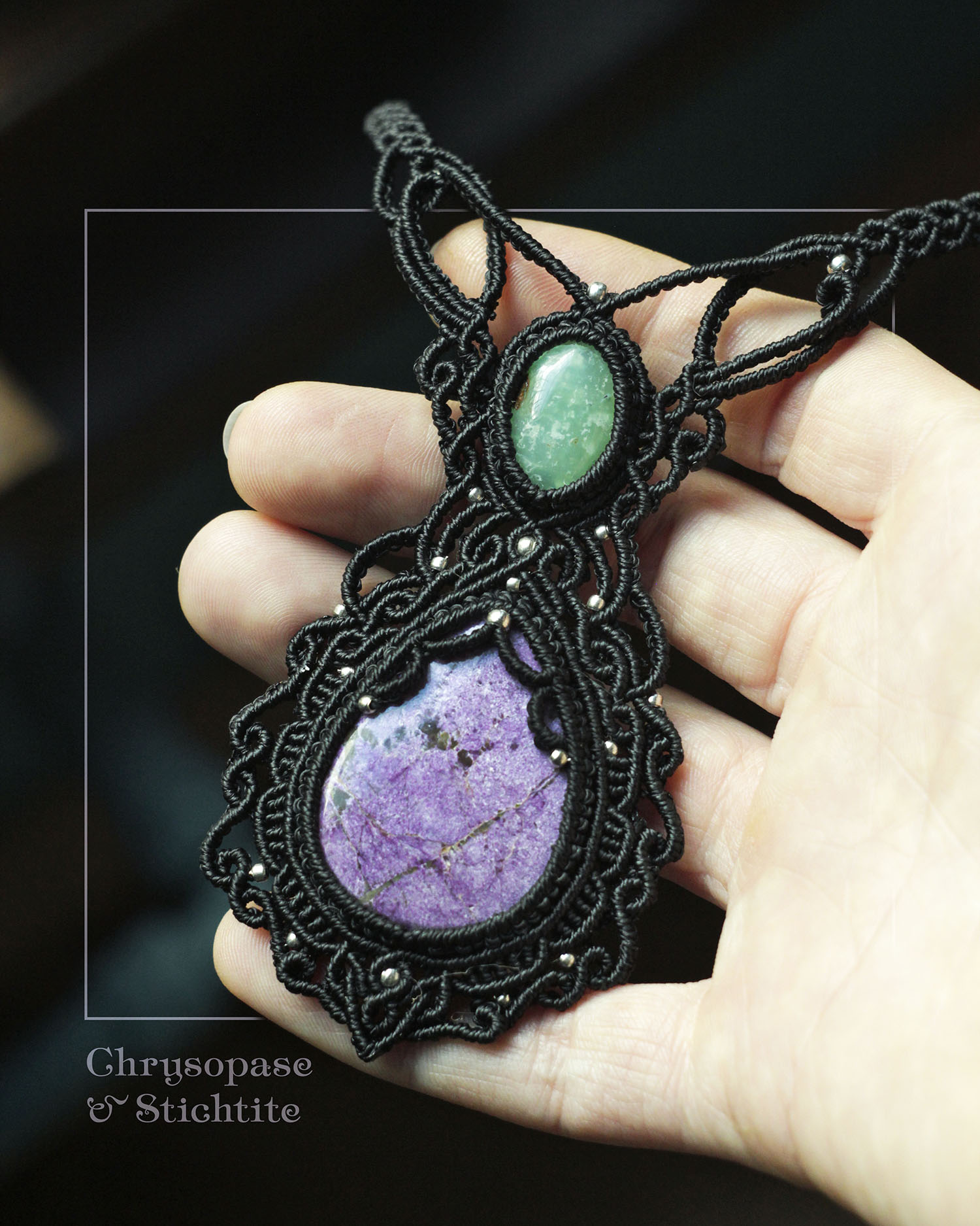 Tusitalka_macrame necklace_The four Geishas_black_chrysoprase-stichtite 2