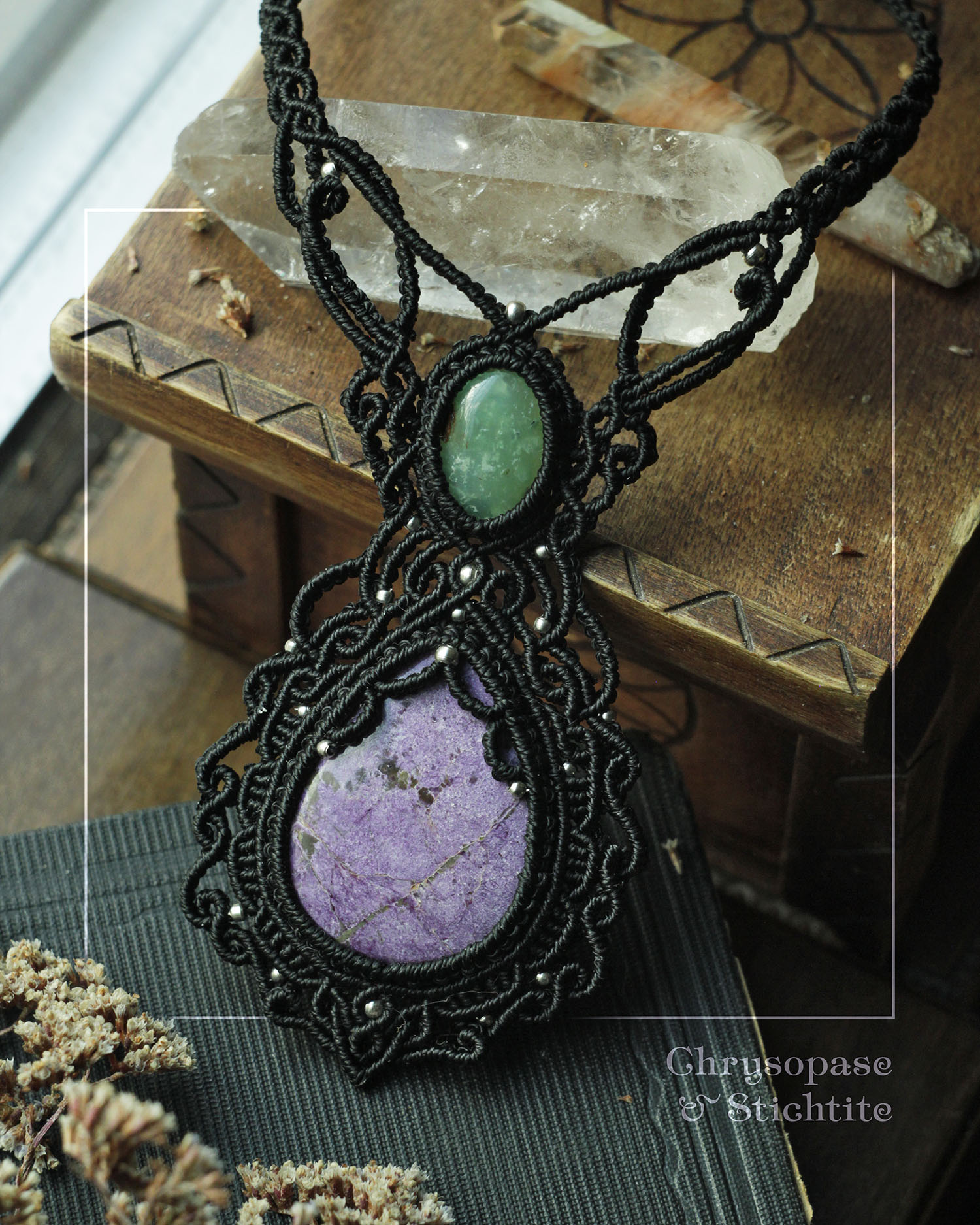 Tusitalka_macrame necklace_The four Geishas_black_chrysoprase-stichtite 3