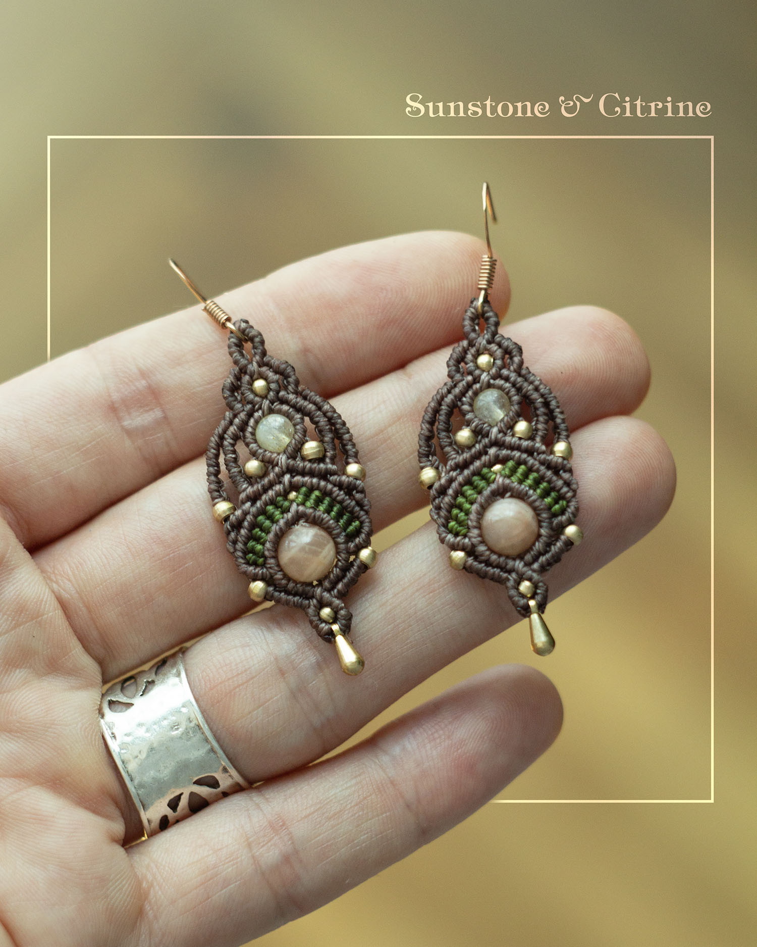 Tusitalka_macrame earrings_beige-green_sunstone-citrine_brass 1